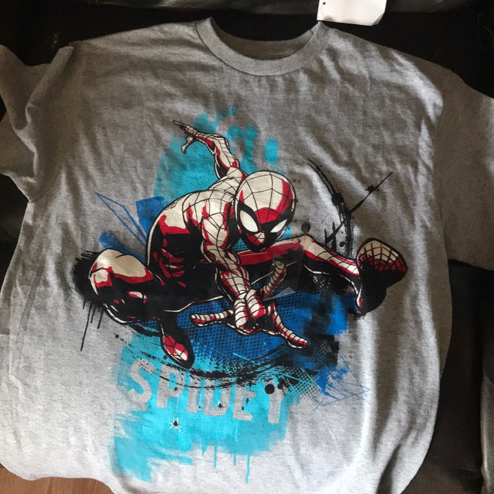 Young boys brand new spider man shirt